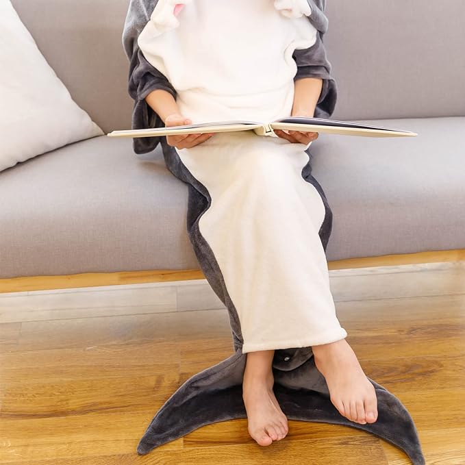 Dive into Comfort and Playfulness with a Shark Blanket插图1
